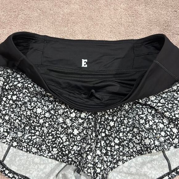 Lululemon speed ups shorts Low - Picture 3 of 4